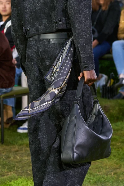 Look 50
